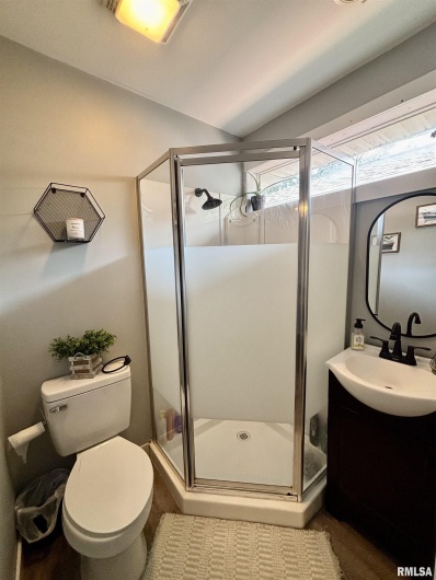 510 1/2 6TH Street, Metropolis, Illinois 62960, 3 Bedrooms Bedrooms, 0 ,2 BathroomsBathrooms,Residential,For Sale,6TH,0,RMAEB458921
