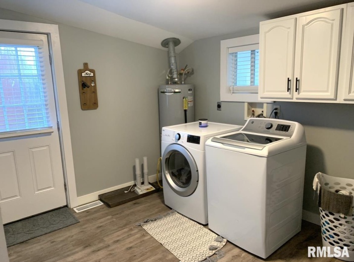 510 1/2 6TH Street, Metropolis, Illinois 62960, 3 Bedrooms Bedrooms, 0 ,2 BathroomsBathrooms,Residential,For Sale,6TH,0,RMAEB458921