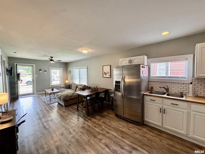 510 1/2 6TH Street, Metropolis, Illinois 62960, 3 Bedrooms Bedrooms, 0 ,2 BathroomsBathrooms,Residential,For Sale,6TH,0,RMAEB458921