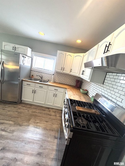 510 1/2 6TH Street, Metropolis, Illinois 62960, 3 Bedrooms Bedrooms, 0 ,2 BathroomsBathrooms,Residential,For Sale,6TH,0,RMAEB458921