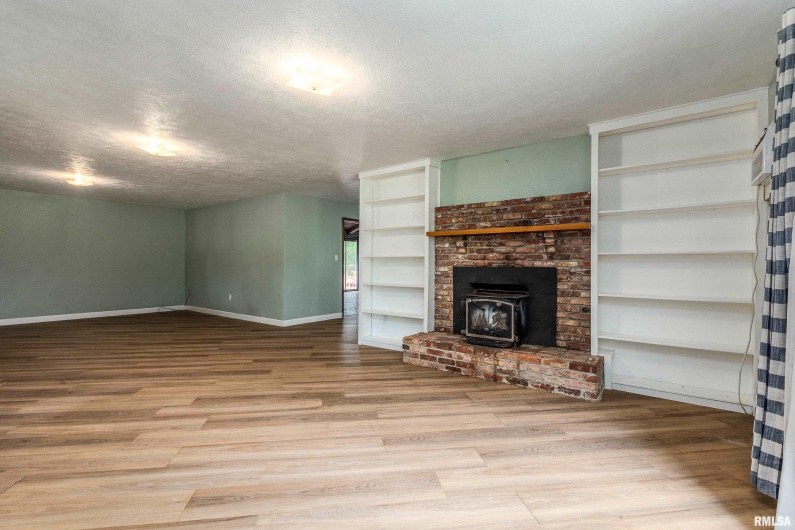 73 Minetree Lane, Carbondale, Illinois 62901, 5 Bedrooms Bedrooms, 0 ,6 BathroomsBathrooms,Residential,For Sale,Minetree,0,RMAEB458922