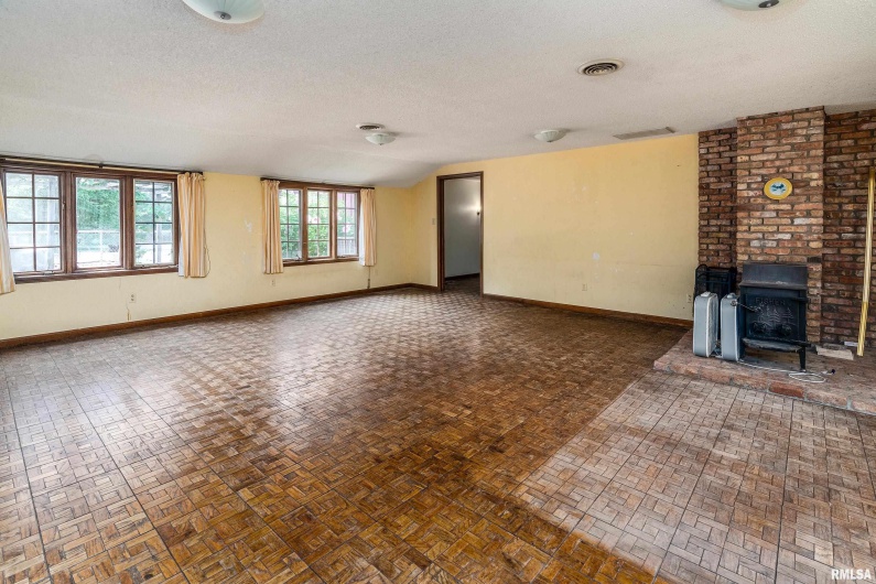 73 Minetree Lane, Carbondale, Illinois 62901, 5 Bedrooms Bedrooms, 0 ,6 BathroomsBathrooms,Residential,For Sale,Minetree,0,RMAEB458922