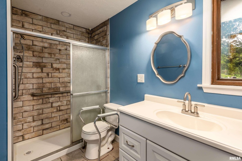 73 Minetree Lane, Carbondale, Illinois 62901, 5 Bedrooms Bedrooms, 0 ,6 BathroomsBathrooms,Residential,For Sale,Minetree,0,RMAEB458922