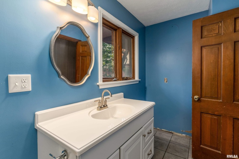 73 Minetree Lane, Carbondale, Illinois 62901, 5 Bedrooms Bedrooms, 0 ,6 BathroomsBathrooms,Residential,For Sale,Minetree,0,RMAEB458922