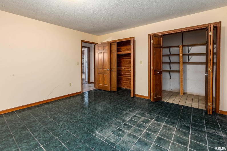 73 Minetree Lane, Carbondale, Illinois 62901, 5 Bedrooms Bedrooms, 0 ,6 BathroomsBathrooms,Residential,For Sale,Minetree,0,RMAEB458922