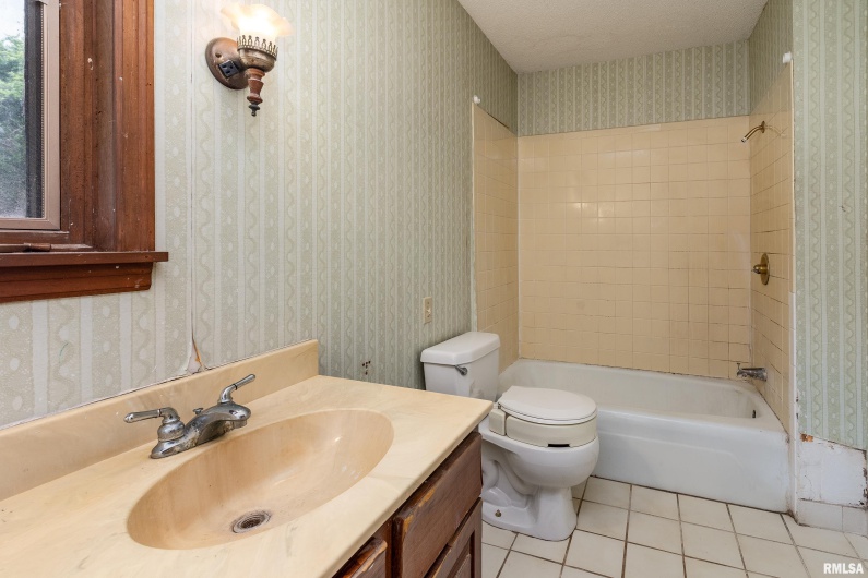 73 Minetree Lane, Carbondale, Illinois 62901, 5 Bedrooms Bedrooms, 0 ,6 BathroomsBathrooms,Residential,For Sale,Minetree,0,RMAEB458922