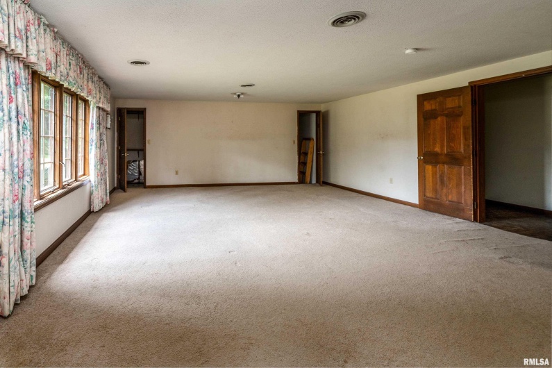 73 Minetree Lane, Carbondale, Illinois 62901, 5 Bedrooms Bedrooms, 0 ,6 BathroomsBathrooms,Residential,For Sale,Minetree,0,RMAEB458922