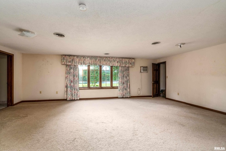 73 Minetree Lane, Carbondale, Illinois 62901, 5 Bedrooms Bedrooms, 0 ,6 BathroomsBathrooms,Residential,For Sale,Minetree,0,RMAEB458922
