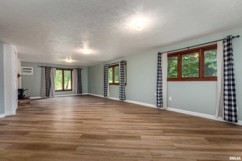 73 Minetree Lane, Carbondale, Illinois 62901, 5 Bedrooms Bedrooms, 0 ,6 BathroomsBathrooms,Residential,For Sale,Minetree,0,RMAEB458922