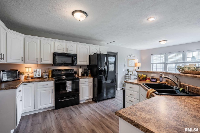 2302 MARIA Drive, Herrin, Illinois 62948, 4 Bedrooms Bedrooms, 0 ,2 BathroomsBathrooms,Residential,For Sale,MARIA,0,RMAQC4265572