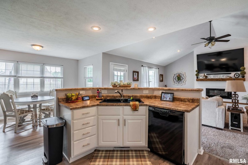 2302 MARIA Drive, Herrin, Illinois 62948, 4 Bedrooms Bedrooms, 0 ,2 BathroomsBathrooms,Residential,For Sale,MARIA,0,RMAQC4265572