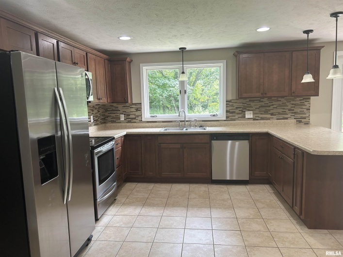 288 Heather Lynn Lane, Carbondale, Illinois 62902, 3 Bedrooms Bedrooms, 0 ,1 BathroomBathrooms,Residential,For Sale,Heather Lynn,0,RMAEB457704