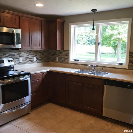 288 Heather Lynn Lane, Carbondale, Illinois 62902, 3 Bedrooms Bedrooms, 0 ,1 BathroomBathrooms,Residential,For Sale,Heather Lynn,0,RMAEB457704