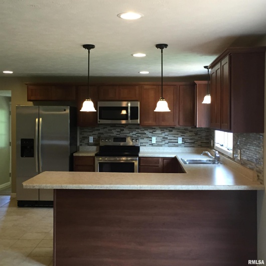 288 Heather Lynn Lane, Carbondale, Illinois 62902, 3 Bedrooms Bedrooms, 0 ,1 BathroomBathrooms,Residential,For Sale,Heather Lynn,0,RMAEB457704