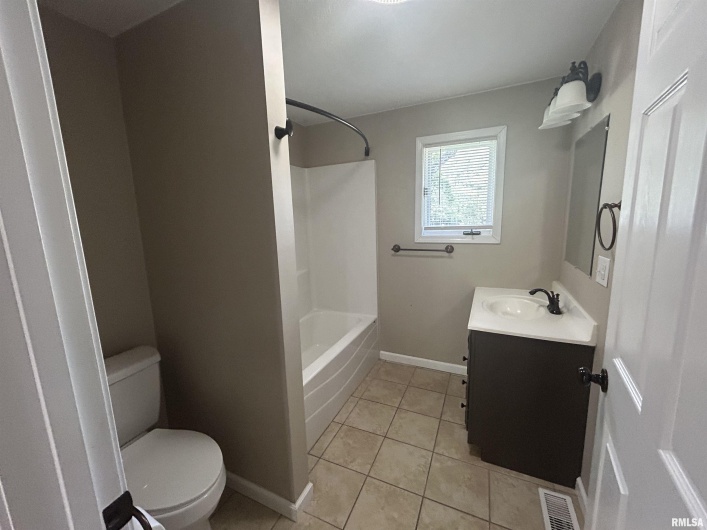 288 Heather Lynn Lane, Carbondale, Illinois 62902, 3 Bedrooms Bedrooms, 0 ,1 BathroomBathrooms,Residential,For Sale,Heather Lynn,0,RMAEB457704