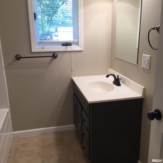 288 Heather Lynn Lane, Carbondale, Illinois 62902, 3 Bedrooms Bedrooms, 0 ,1 BathroomBathrooms,Residential,For Sale,Heather Lynn,0,RMAEB457704