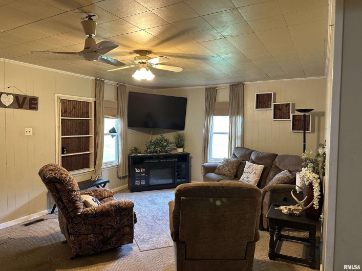 222 MAIN Street, Eddyville, Illinois 62928, 3 Bedrooms Bedrooms, 0 ,1 BathroomBathrooms,Residential,For Sale,MAIN,0,RMAEB458935