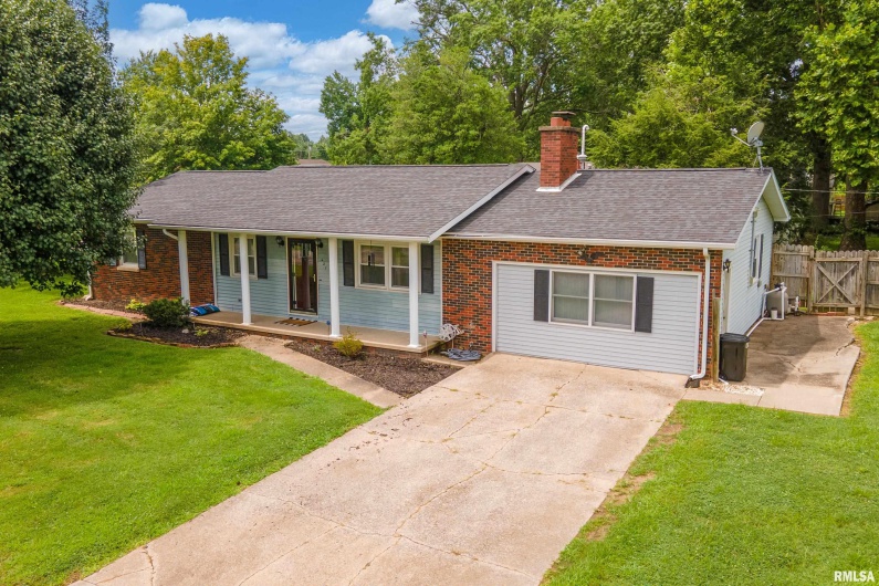 621 4TH Street, Herrin, Illinois 62948, 3 Bedrooms Bedrooms, 0 ,2 BathroomsBathrooms,Residential,For Sale,4TH,0,RMAEB458941