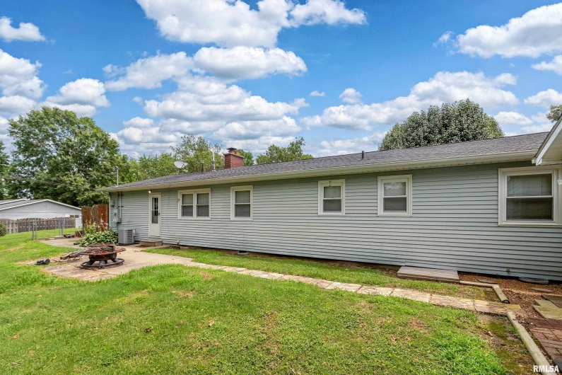 621 4TH Street, Herrin, Illinois 62948, 3 Bedrooms Bedrooms, 0 ,2 BathroomsBathrooms,Residential,For Sale,4TH,0,RMAEB458941