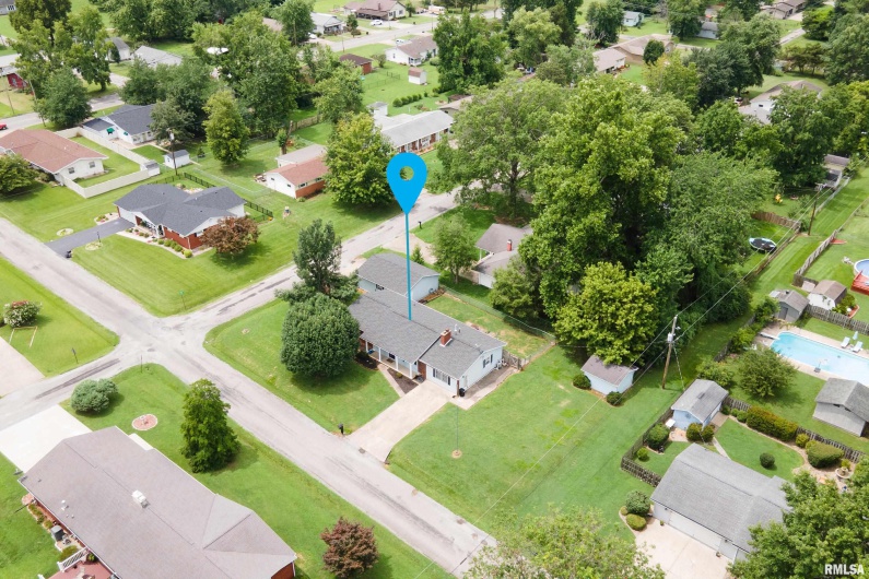 621 4TH Street, Herrin, Illinois 62948, 3 Bedrooms Bedrooms, 0 ,2 BathroomsBathrooms,Residential,For Sale,4TH,0,RMAEB458941