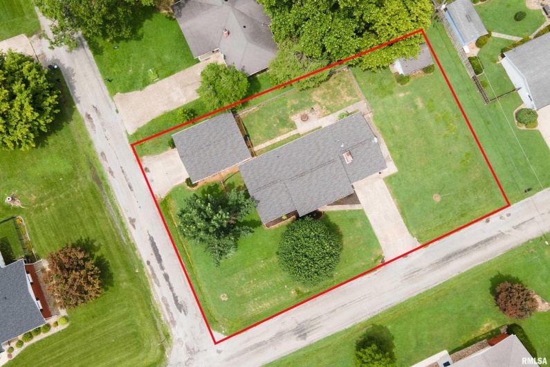 621 4TH Street, Herrin, Illinois 62948, 3 Bedrooms Bedrooms, 0 ,2 BathroomsBathrooms,Residential,For Sale,4TH,0,RMAEB458941