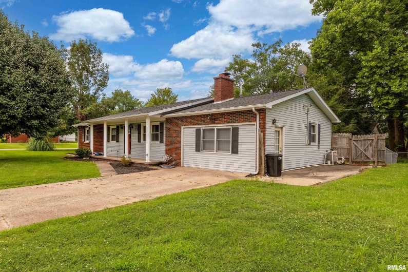 621 4TH Street, Herrin, Illinois 62948, 3 Bedrooms Bedrooms, 0 ,2 BathroomsBathrooms,Residential,For Sale,4TH,0,RMAEB458941
