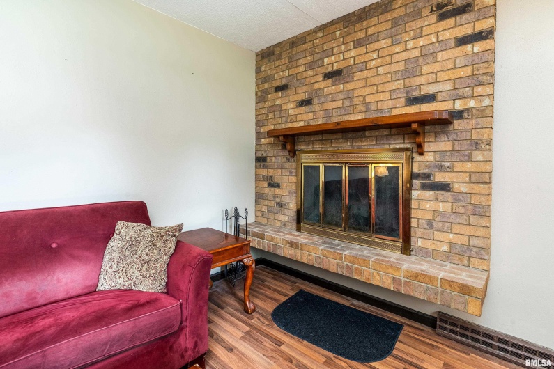 621 4TH Street, Herrin, Illinois 62948, 3 Bedrooms Bedrooms, 0 ,2 BathroomsBathrooms,Residential,For Sale,4TH,0,RMAEB458941