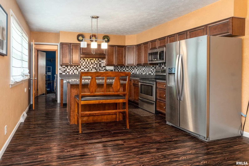 621 4TH Street, Herrin, Illinois 62948, 3 Bedrooms Bedrooms, 0 ,2 BathroomsBathrooms,Residential,For Sale,4TH,0,RMAEB458941