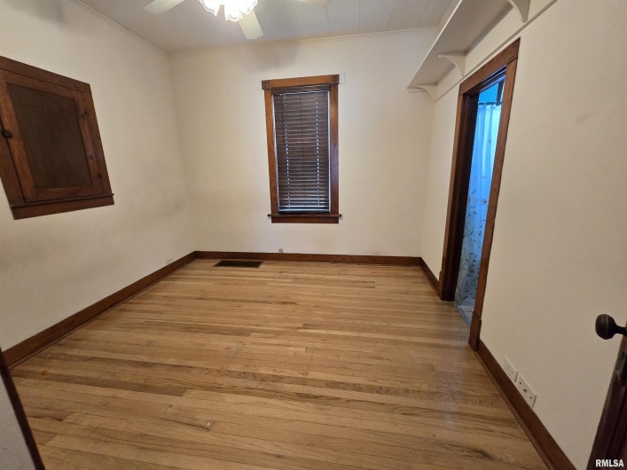 502 CHESTNUT Street, Carbondale, Illinois 62901, 2 Bedrooms Bedrooms, 0 ,1 BathroomBathrooms,Residential,For Sale,CHESTNUT,0,RMAEB458956