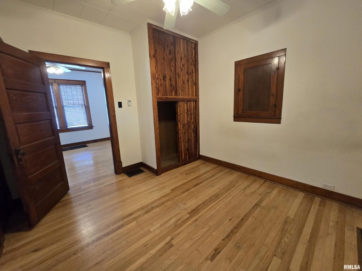 502 CHESTNUT Street, Carbondale, Illinois 62901, 2 Bedrooms Bedrooms, 0 ,1 BathroomBathrooms,Residential,For Sale,CHESTNUT,0,RMAEB458956