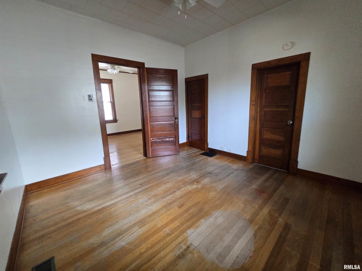502 CHESTNUT Street, Carbondale, Illinois 62901, 2 Bedrooms Bedrooms, 0 ,1 BathroomBathrooms,Residential,For Sale,CHESTNUT,0,RMAEB458956