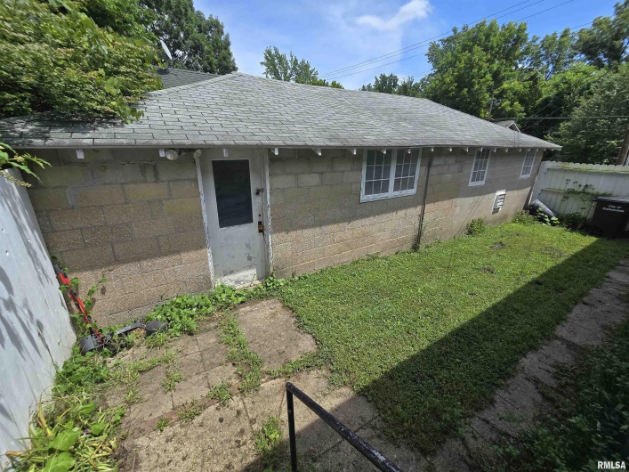 502 CHESTNUT Street, Carbondale, Illinois 62901, 2 Bedrooms Bedrooms, 0 ,1 BathroomBathrooms,Residential,For Sale,CHESTNUT,0,RMAEB458956