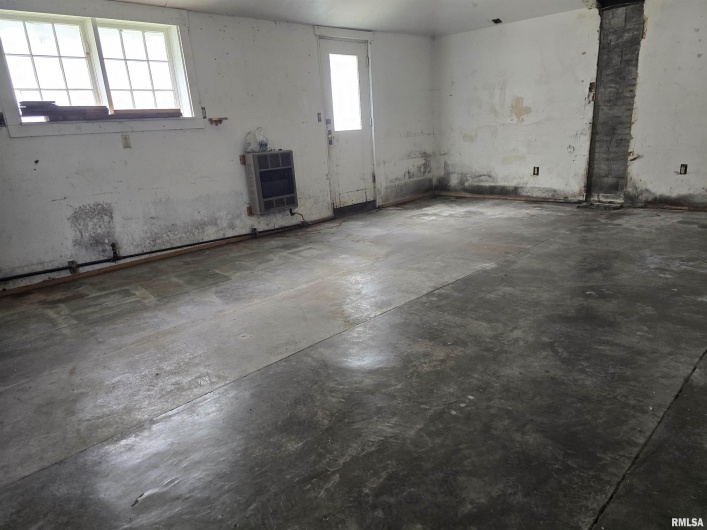 502 CHESTNUT Street, Carbondale, Illinois 62901, 2 Bedrooms Bedrooms, 0 ,1 BathroomBathrooms,Residential,For Sale,CHESTNUT,0,RMAEB458956