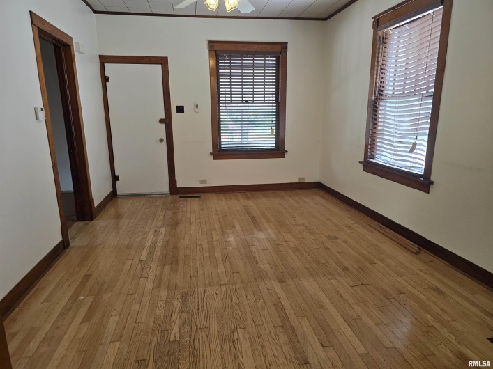 502 CHESTNUT Street, Carbondale, Illinois 62901, 2 Bedrooms Bedrooms, 0 ,1 BathroomBathrooms,Residential,For Sale,CHESTNUT,0,RMAEB458956