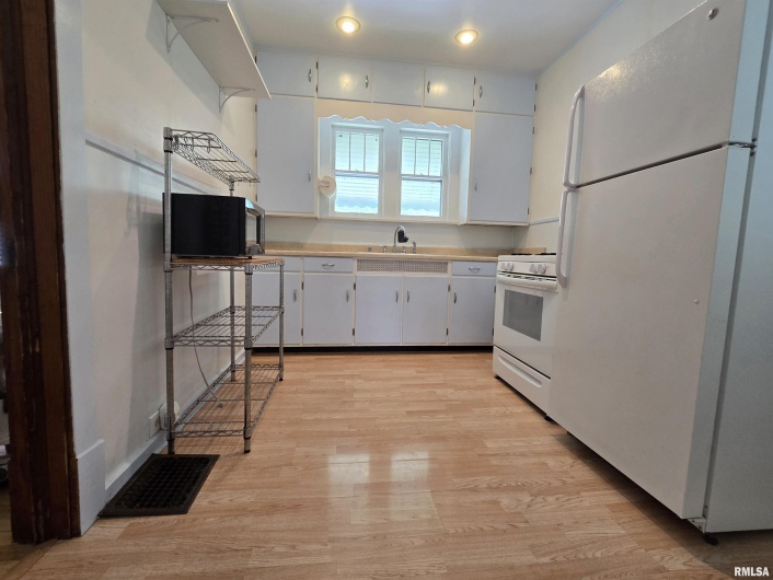 502 CHESTNUT Street, Carbondale, Illinois 62901, 2 Bedrooms Bedrooms, 0 ,1 BathroomBathrooms,Residential,For Sale,CHESTNUT,0,RMAEB458956