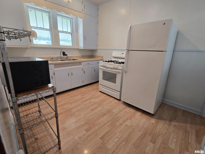 502 CHESTNUT Street, Carbondale, Illinois 62901, 2 Bedrooms Bedrooms, 0 ,1 BathroomBathrooms,Residential,For Sale,CHESTNUT,0,RMAEB458956