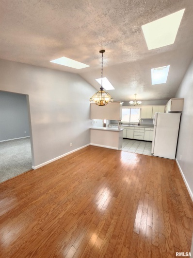 900 Beadle Drive, Carbondale, Illinois 62901, 3 Bedrooms Bedrooms, 0 ,2 BathroomsBathrooms,Residential,For Sale,Beadle,0,RMAEB457184