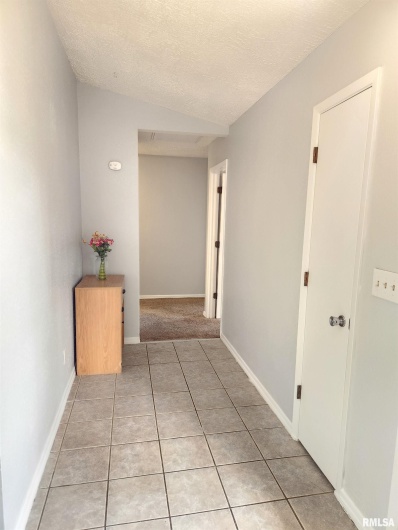 900 Beadle Drive, Carbondale, Illinois 62901, 3 Bedrooms Bedrooms, 0 ,2 BathroomsBathrooms,Residential,For Sale,Beadle,0,RMAEB457184