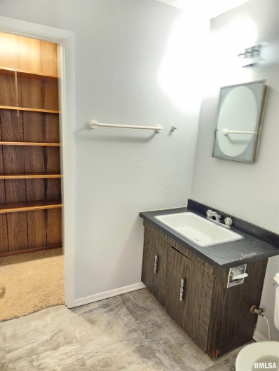 900 Beadle Drive, Carbondale, Illinois 62901, 3 Bedrooms Bedrooms, 0 ,2 BathroomsBathrooms,Residential,For Sale,Beadle,0,RMAEB457184