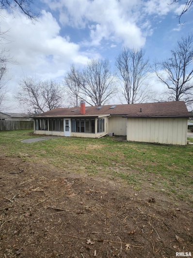 900 Beadle Drive, Carbondale, Illinois 62901, 3 Bedrooms Bedrooms, 0 ,2 BathroomsBathrooms,Residential,For Sale,Beadle,0,RMAEB457184