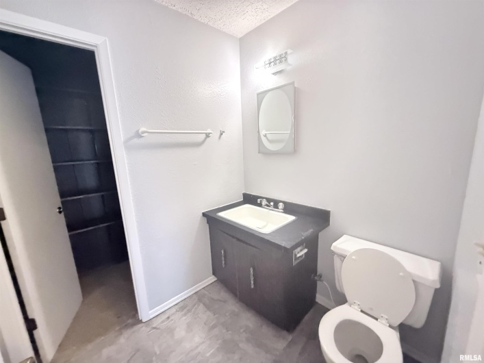 900 Beadle Drive, Carbondale, Illinois 62901, 3 Bedrooms Bedrooms, 0 ,2 BathroomsBathrooms,Residential,For Sale,Beadle,0,RMAEB457184