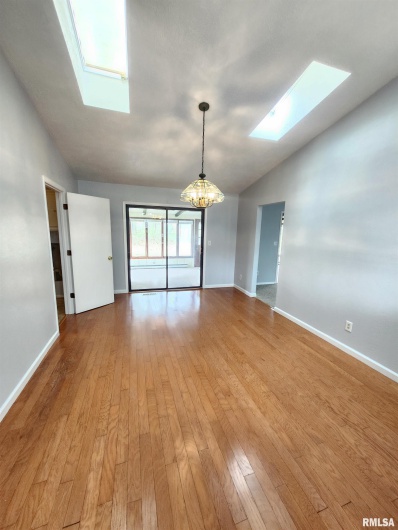 900 Beadle Drive, Carbondale, Illinois 62901, 3 Bedrooms Bedrooms, 0 ,2 BathroomsBathrooms,Residential,For Sale,Beadle,0,RMAEB457184