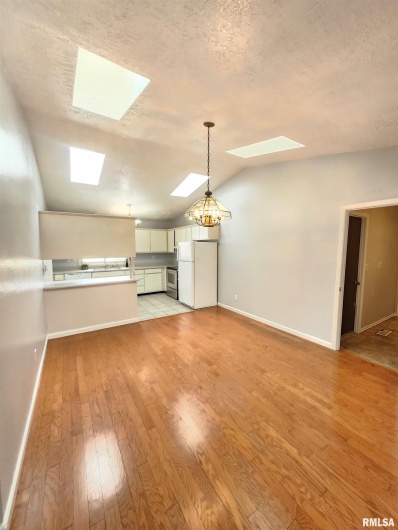 900 Beadle Drive, Carbondale, Illinois 62901, 3 Bedrooms Bedrooms, 0 ,2 BathroomsBathrooms,Residential,For Sale,Beadle,0,RMAEB457184
