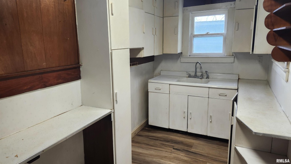 608 Otis Street, Marion, Illinois 62959, 3 Bedrooms Bedrooms, 0 ,1 BathroomBathrooms,Residential,For Sale,Otis,0,RMAEB458181