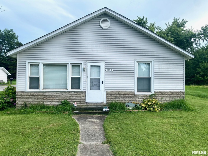1120 Stotlar Street, Herrin, Illinois 62948, 2 Bedrooms Bedrooms, 0 ,1 BathroomBathrooms,Residential,For Sale,Stotlar,0,RMAEB458972