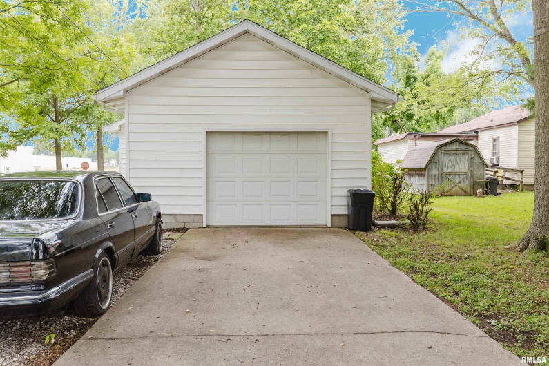 220 8TH Street, Herrin, Illinois 62948, 2 Bedrooms Bedrooms, 0 ,2 BathroomsBathrooms,Residential,For Sale,8TH,0,RMAEB458969