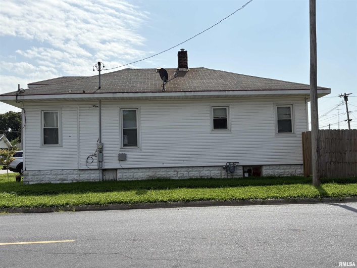 1933 Gartside Street, Murphysboro, Illinois 62966, 2 Bedrooms Bedrooms, 0 ,1 BathroomBathrooms,Residential,For Sale,Gartside,0,RMAEB458980
