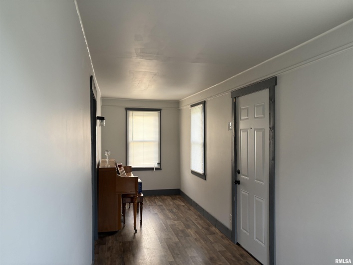 1933 Gartside Street, Murphysboro, Illinois 62966, 2 Bedrooms Bedrooms, 0 ,1 BathroomBathrooms,Residential,For Sale,Gartside,0,RMAEB458980