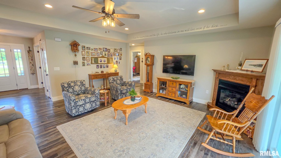 16201 Reeder Road, Marion, Illinois 62959, 4 Bedrooms Bedrooms, 0 ,2 BathroomsBathrooms,Residential,For Sale,Reeder,0,RMAEB458979