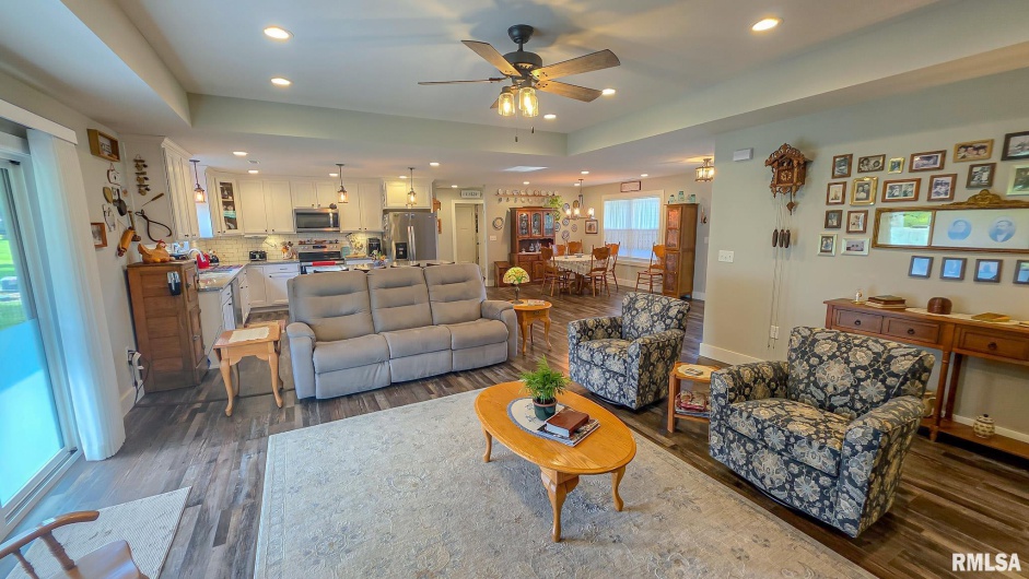 16201 Reeder Road, Marion, Illinois 62959, 4 Bedrooms Bedrooms, 0 ,2 BathroomsBathrooms,Residential,For Sale,Reeder,0,RMAEB458979